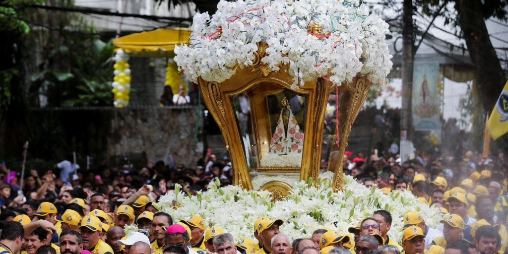 Fiéis celebram o recírio e encerram festividade em belém
