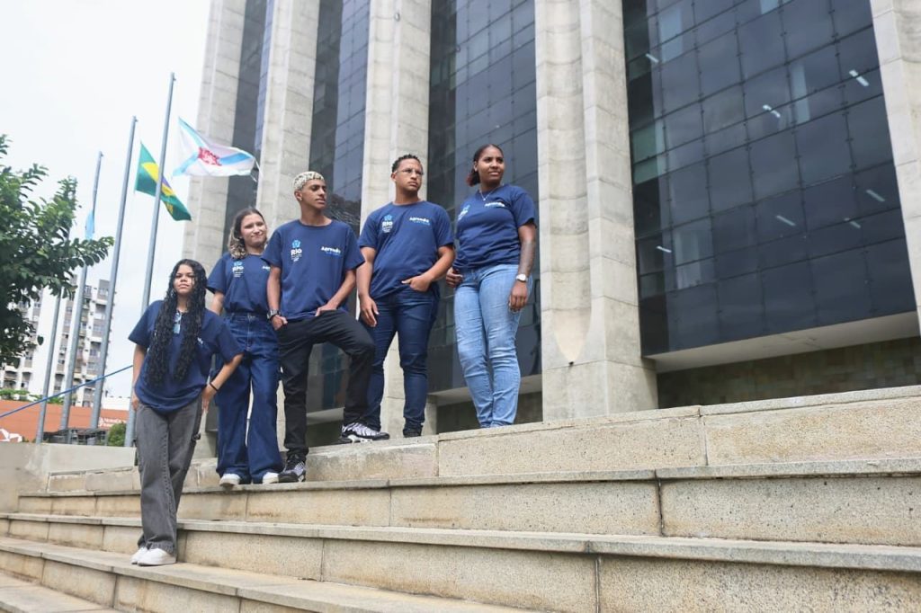 Oitenta jovens iniciam jornada profissional na administração pública carioca