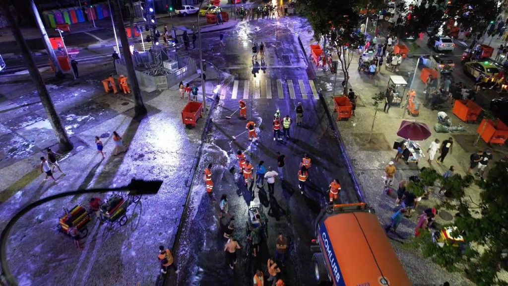 Lapa: comlurb retira 34 toneladas de lixo após show de joão gomes