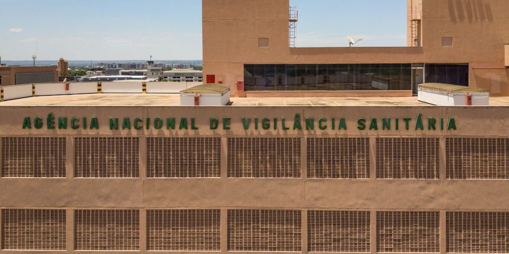 Anvisa proíbe lote falso de chá e recolhe suplementos