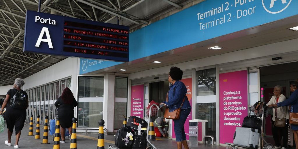 Aéreas relaxam regras para voos no rio após operação policial