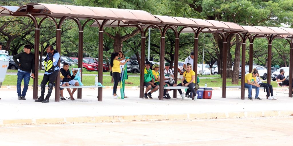 Médico e advogados visitam bolsonaro antes de audiência na polícia federal