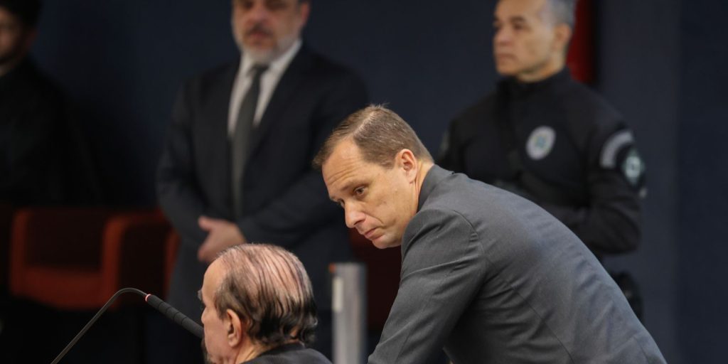 Mauro cid cumpre audiência no stf e tornozeleira eletrônica é retirada