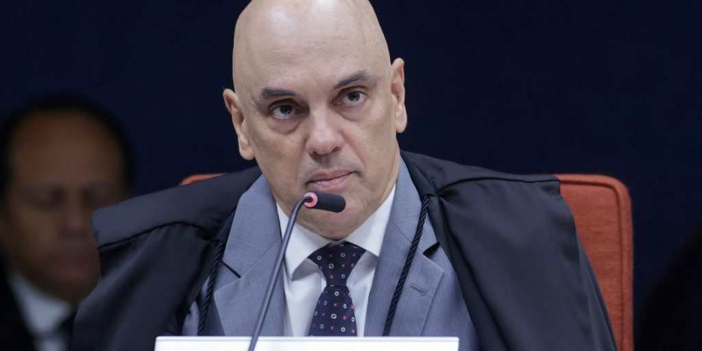 Moraes mantém decisão sobre execução das penas de bolsonaro e outros