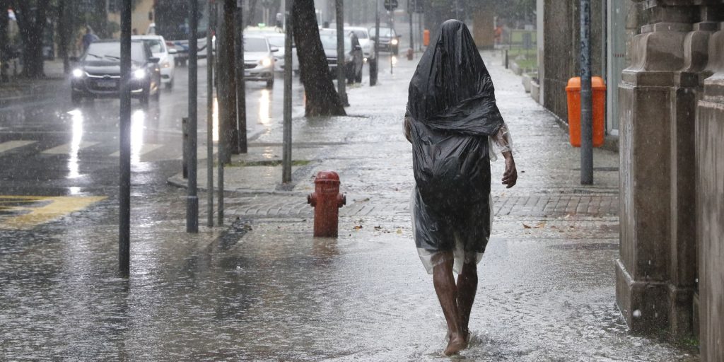 Defesa civil alerta para forte tempestade no sul e centro-oeste