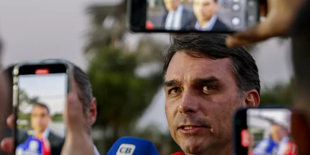 Moraes autoriza filhos de bolsonaro a visitá-lo na polícia federal