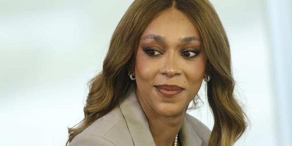 Erika hilton acusa nikolas ferreira de desrespeitar restrição a bolsonaro