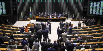 Bancada feminina terá recorde de cadeiras na Câmara e no Senado em 2026