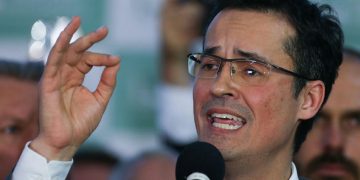 Candidatura de Deltan Dallagnol ao Senado tem julgamento adiado no TSE após pedido da defesa