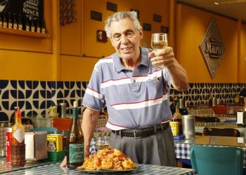 Morre Seu Mário, fundador do Caneco Gelado do Mário, em Niterói