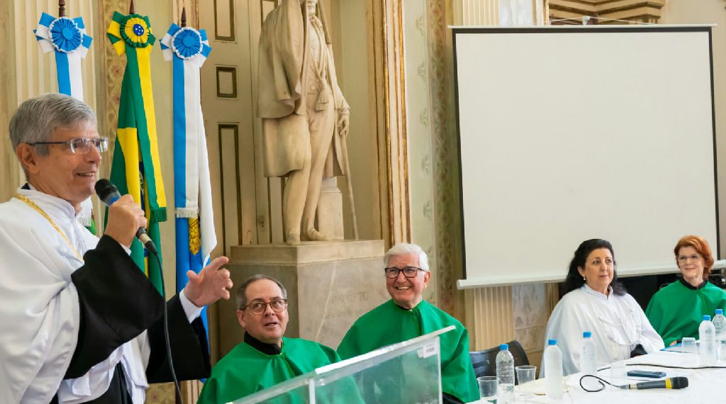 Cirurgião cardíaco Tirone David recebe da UFRJ o título de Professor Honoris Causa