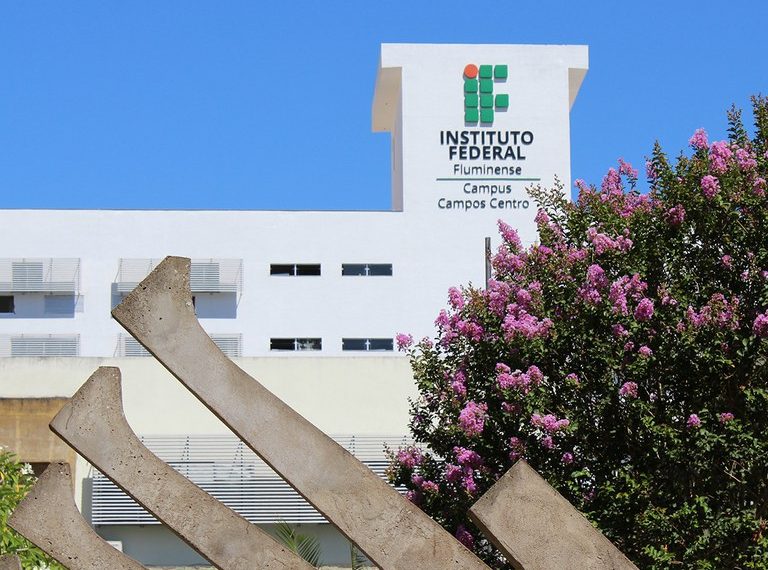 IFF Campos inicia curso de assistente escolar para mulheres em vulnerabilidade
