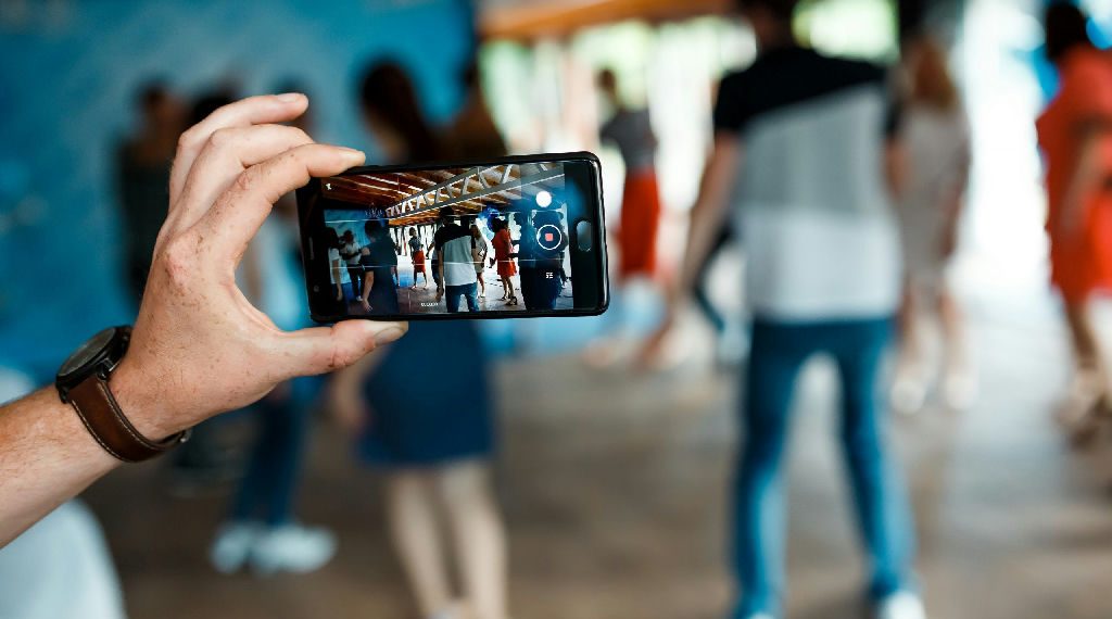 Jovens da Maré apresentam curtas-metragens produzidos com celular em mostra especial