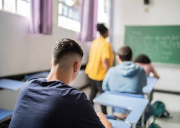 Mais de 58 mil alunos vulneráveis têm apoio da Rede Nacional de Cursinhos Populares no Enem 2026