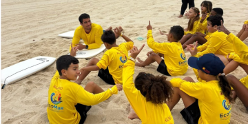 Maricá abre 180 vagas para curso gratuito de segurança no mar e surfe