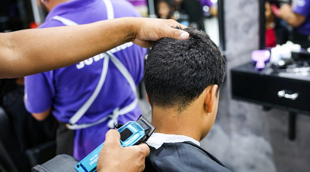 Maricá promove bem-estar e formação profissional com serviços gratuitos de estética em Inoã