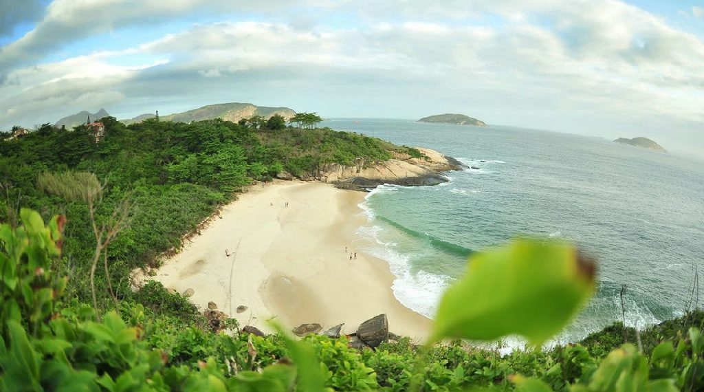 Praia do Sossego em Niterói garante sexta certificação Bandeira Azul consecutiva