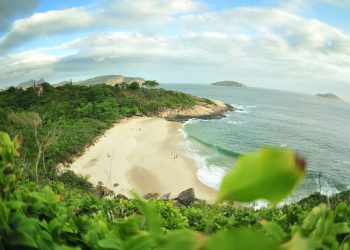 Praia do Sossego em Niterói garante sexta certificação Bandeira Azul consecutiva