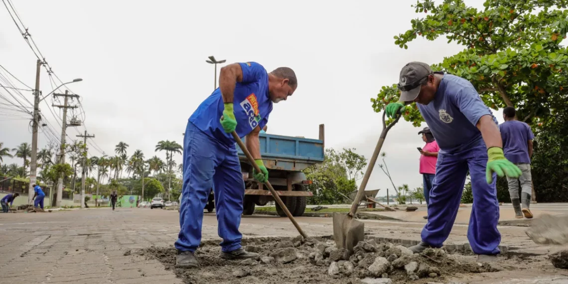 Prefeitura de Cabo Frio realiza obras de drenagem e pavimentação em diversos bairros