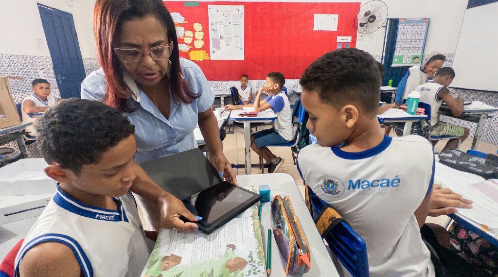 Prefeitura de Macaé abre prazo para envio de títulos em nova etapa do concurso da educação