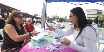 Rio das Ostras promove mutirão de saúde no Centro para marcar Outubro Rosa e Verde