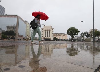 Rio de Janeiro tem previsão de chuva isolada e chegada de frente fria no fim de semana