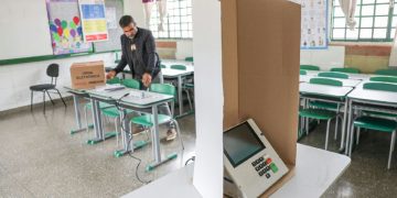 São Paulo substitui 32 urnas eletrônicas e votação segue normal no estado