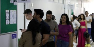 TSE processa comparecimento de eleitores e retoma certidão de quitação em 12 de outubro