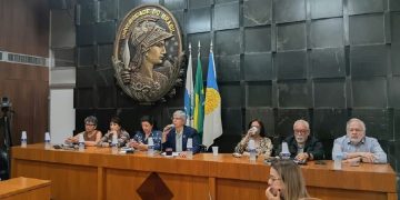 UFRJ discute estratégias para reduzir reprovação em Cálculo e ampliar captação de recursos